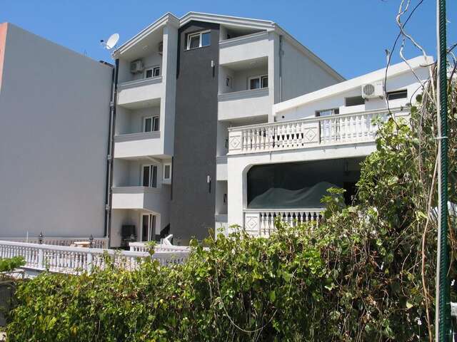 Гостевой дом Guest House Dena Добра-Вода-6
